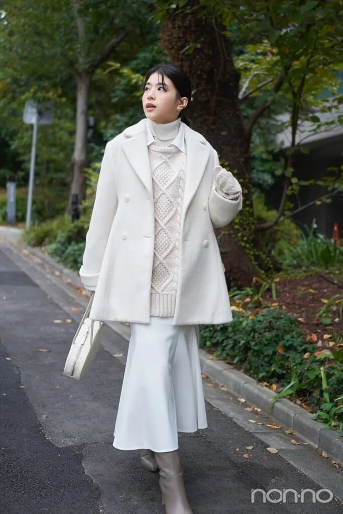 出口夏希の大学生の一週間コーデ、金曜日のスカートスタイル