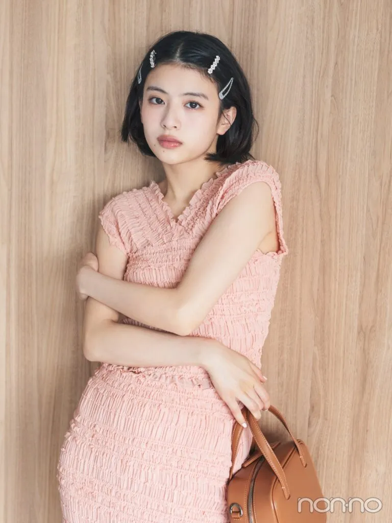 出口夏希の大学生の一週間コーデ、木曜日のセットアップ風スタイル