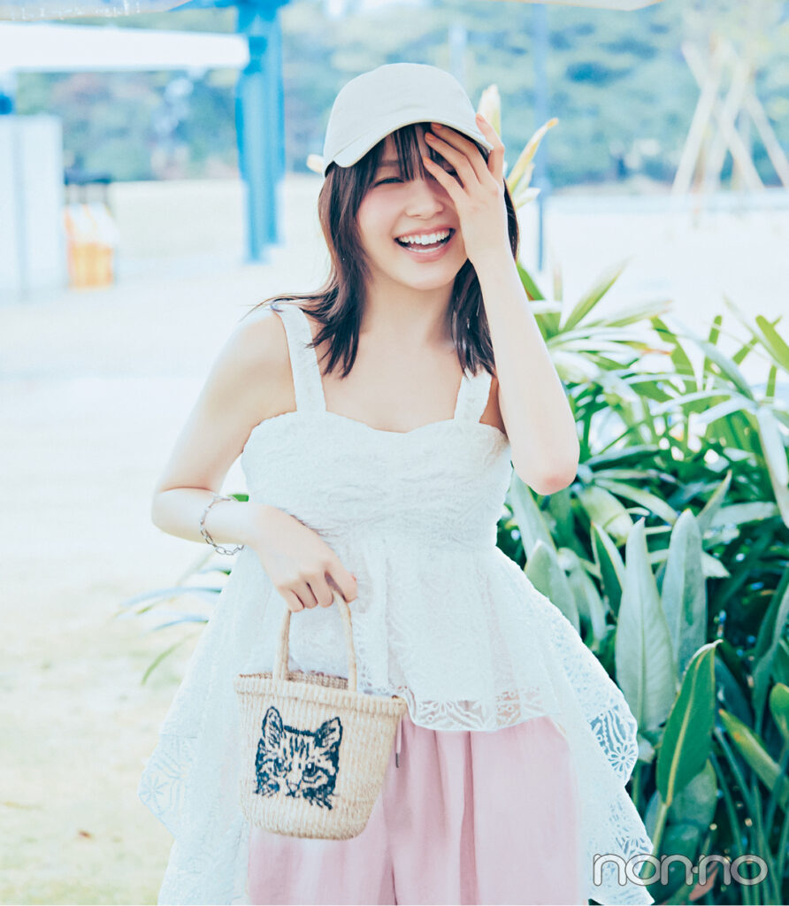 久間田琳加の夏イベ肌見せトップスモデルカット5−2