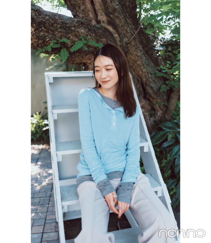 長袖同士を重ねてレイヤードトップス風にアレンジ