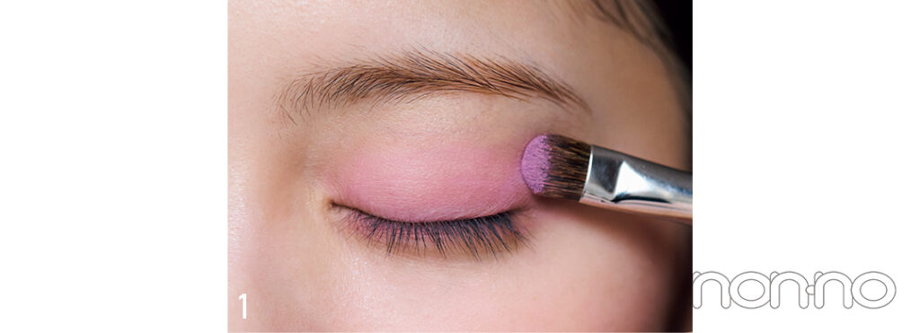 ベビ甘ピンクメイクのアイシャドウの塗り方1