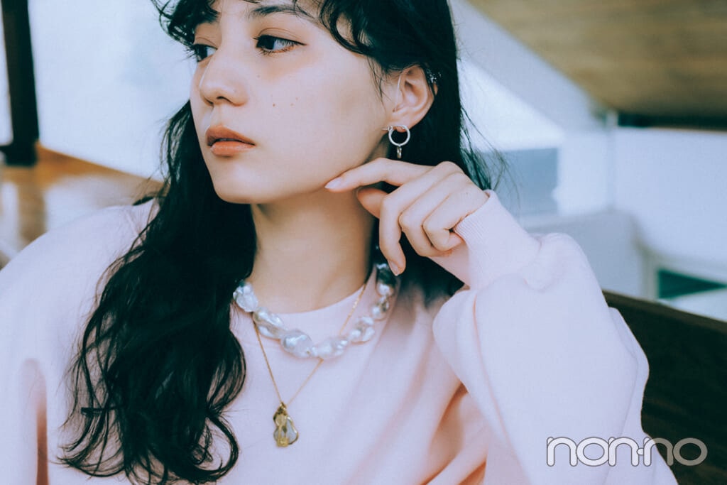 小坂菜緒×パールネックレスのおしゃれな付け方　きしゃなネックレスとレイヤード　
