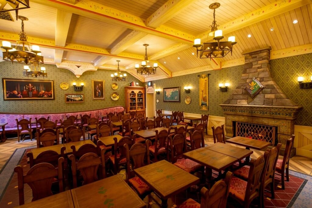 アナ雪レストラン、図書室をイメ―ジした空間