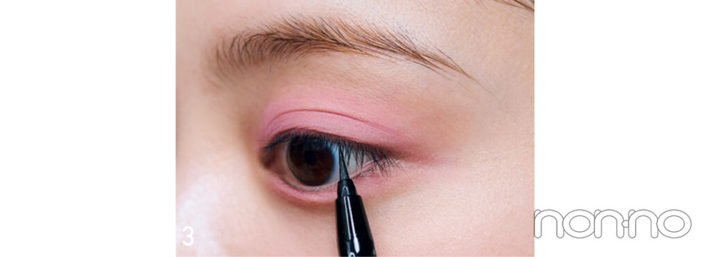 ベビ甘ピンクメイクのアイシャドウの塗り方3