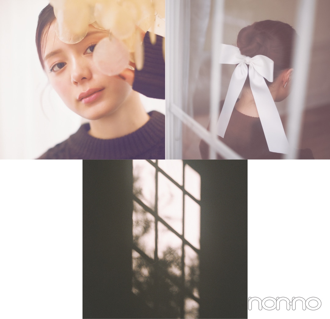 花びらのリボンを持つ紺野彩夏