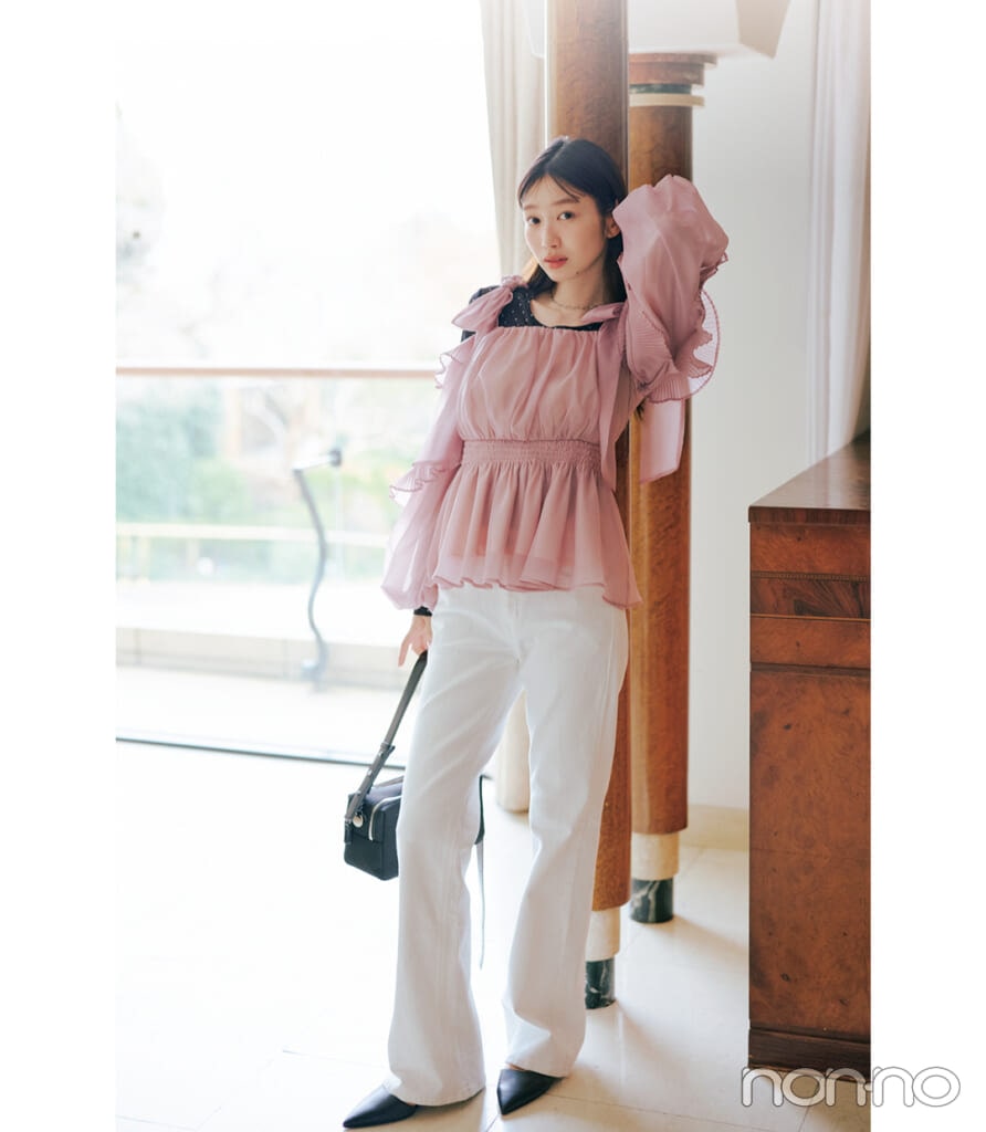 岡本夏美の肩あきフリルブラウスの印象チェンジテク