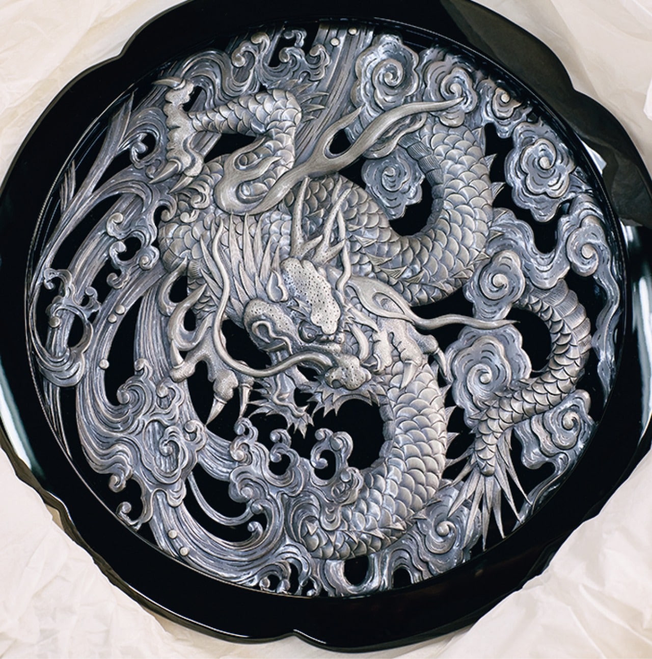 錺金具　竜の額