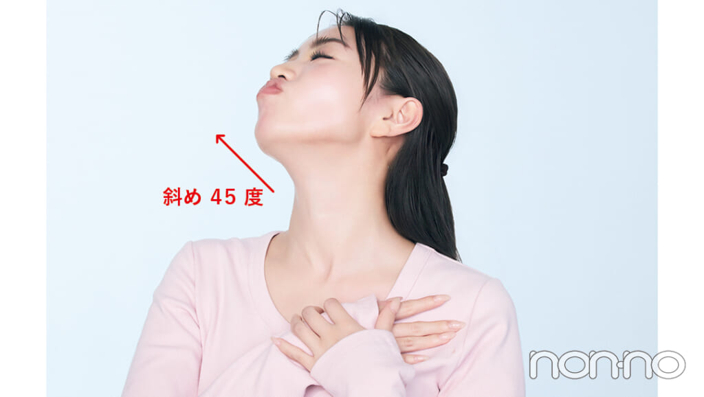 香音フェイスマッサージの基本プロセスカット1-18
「斜め45度」