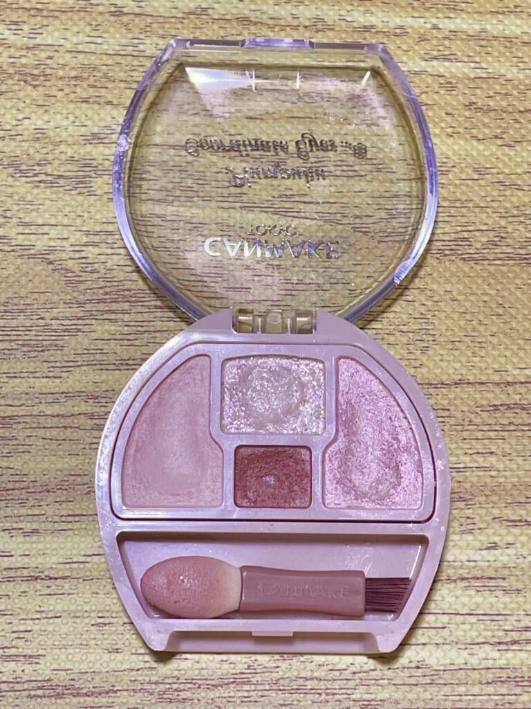 CANMAKE『プランぷくコーデアイズ』の中身