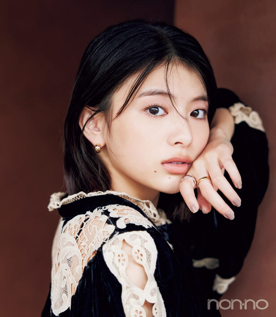 CHANEL ココ クラッシュと出口夏希