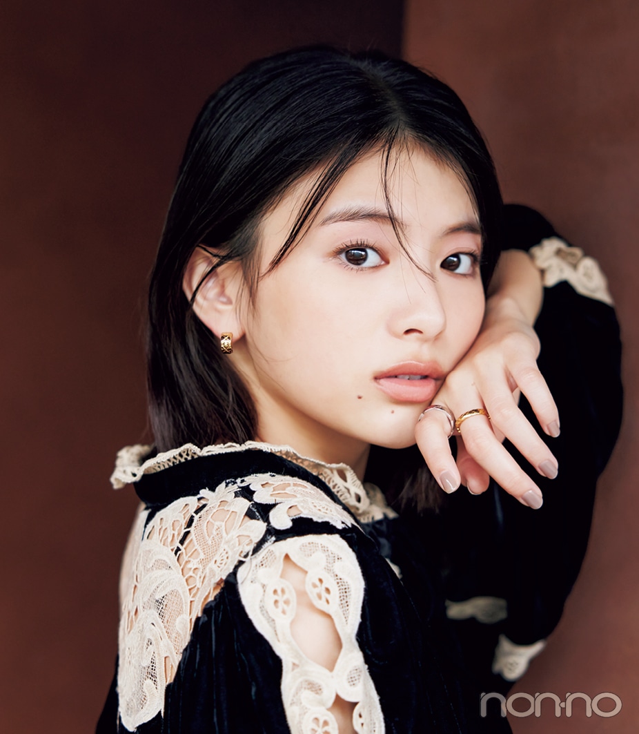 CHANEL ココ クラッシュと出口夏希