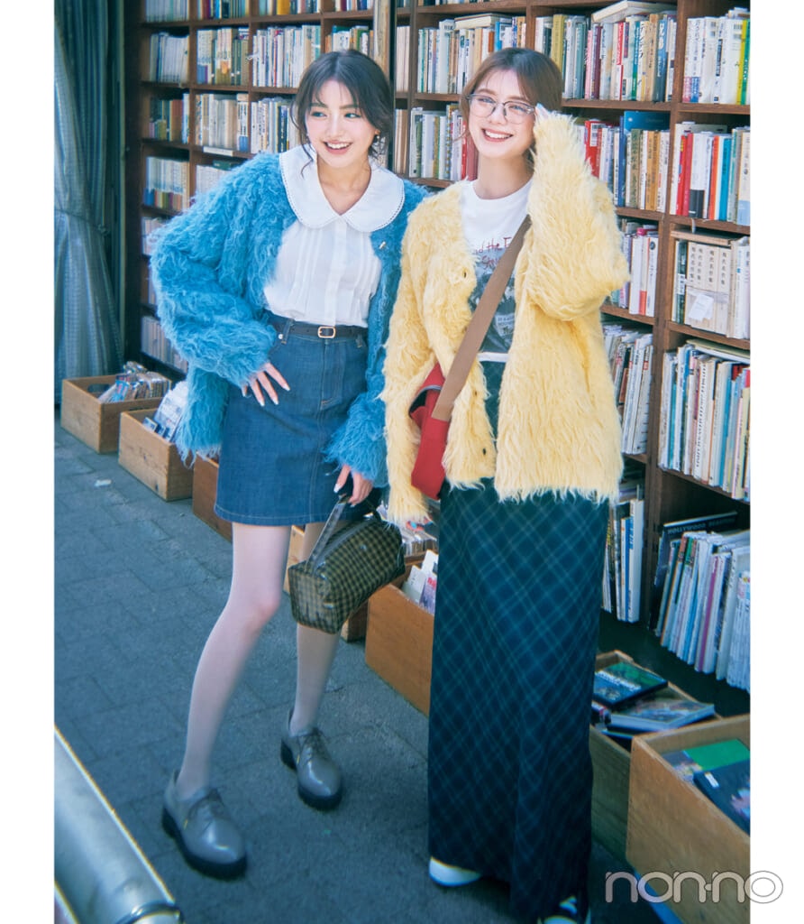 MURUAのカーディガンを着る香音とミスティウーマンのカーディガンを着る紺野彩夏