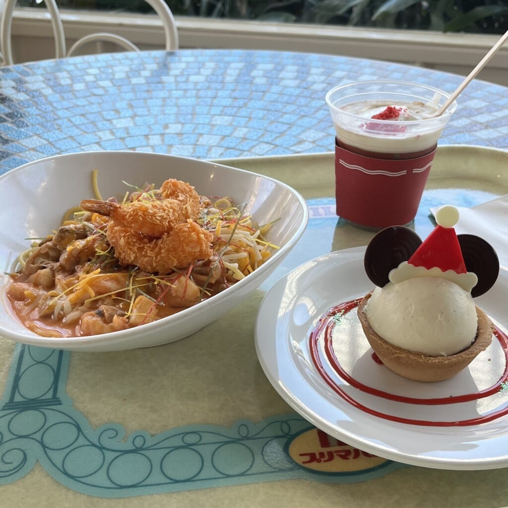ディズニー・クリスマス スペシャルパスタセット スパゲッティ、シーフードのトマトクリームソース エビフライ添え チョコレートとバニラムースのタルト