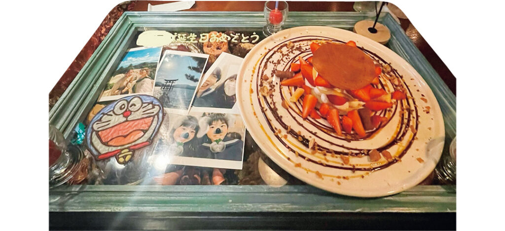 思い出の写真を一緒にデコレーション（大学3年）