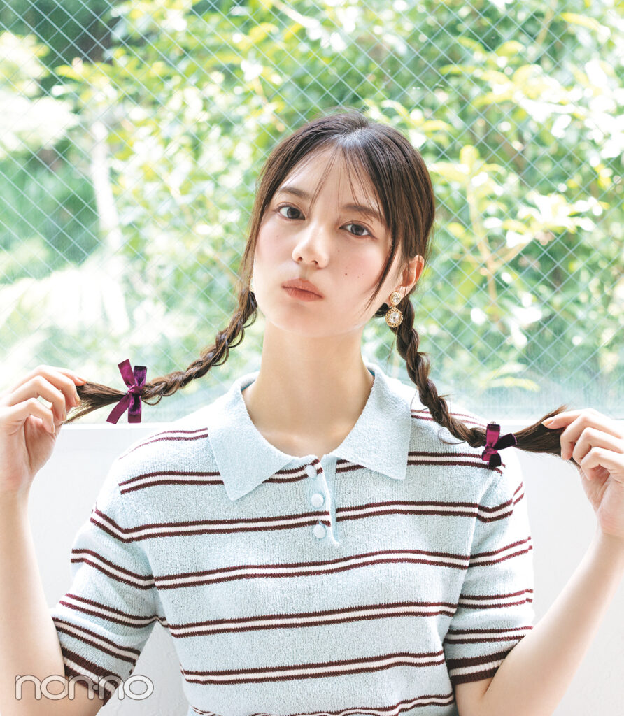 小坂菜緒のトレンドヘア小物「ベロア調リボン」