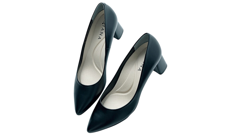大学入学式におすすめの靴:ダイアナの黒パンプス