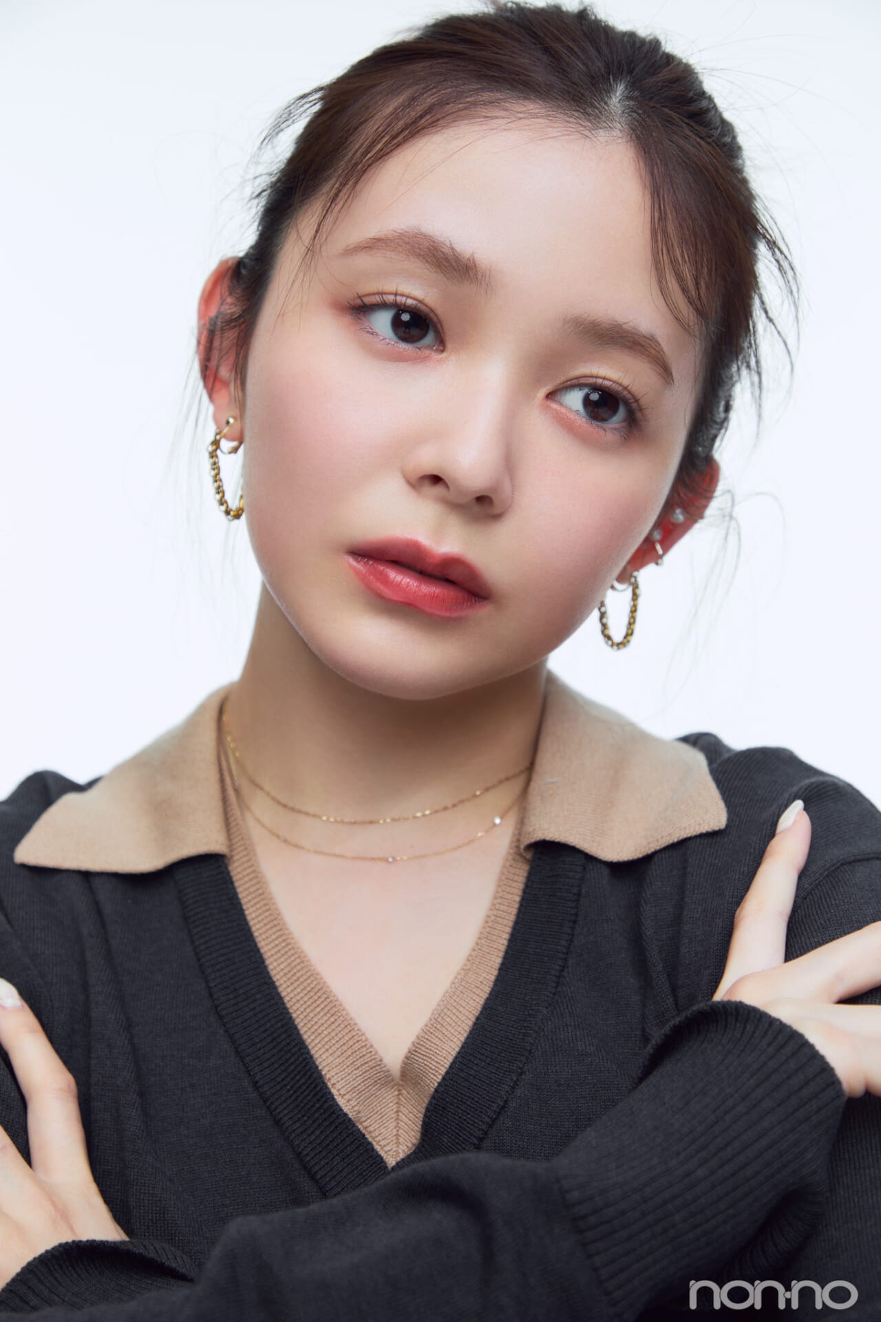 ルナソル「フュージングカラーリップス」をつけたモデル