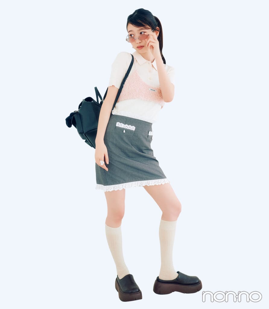 春靴の厚底サボをはいた岡本夏美の手持ち服格上げコーデ