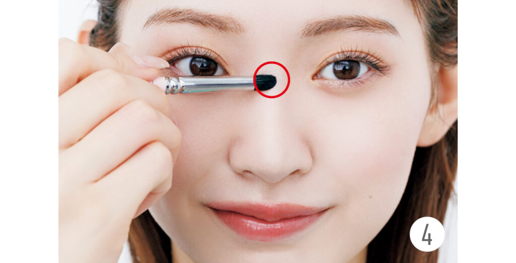 スッと通った鼻筋をつくるメイクプロセス4