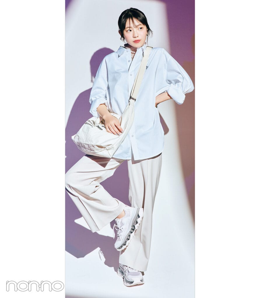 スタイルアップできるスニーカー大賞「スケッチャーズ ウノ カオス」をはいた菊地姫奈