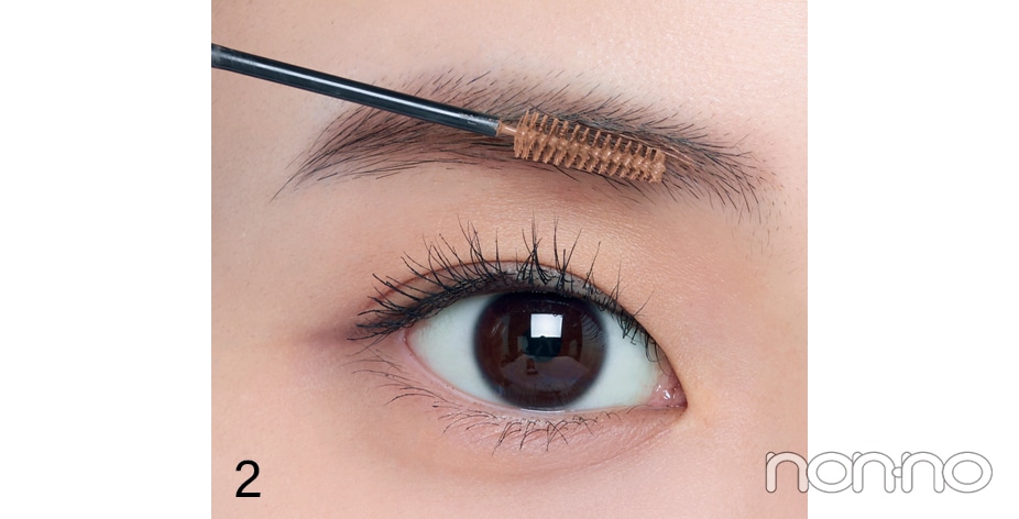 証明写真メイクにおすすめの眉マスカラの塗り方