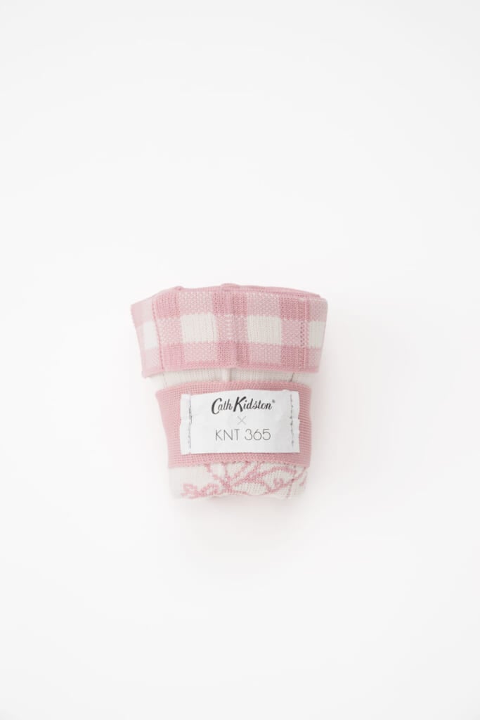 CK×KNT365 Co-Knittyのオンラインストア限定のハートチェリーを折りたたんだ様子