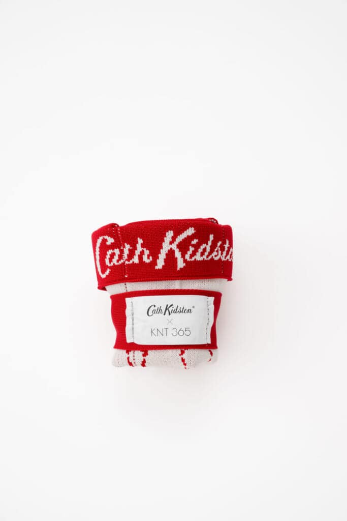 CK×KNT365 Co-Knitty Heart Dogのレッドを折りたたんだ様子