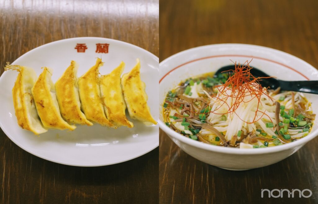 皿にのった香蘭の餃子と水餃子