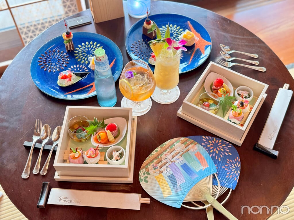 東京イベント「SUZUMUSHI CAFÉ（スズムシ カフェ）」テーブルの上のフードとドリンク
