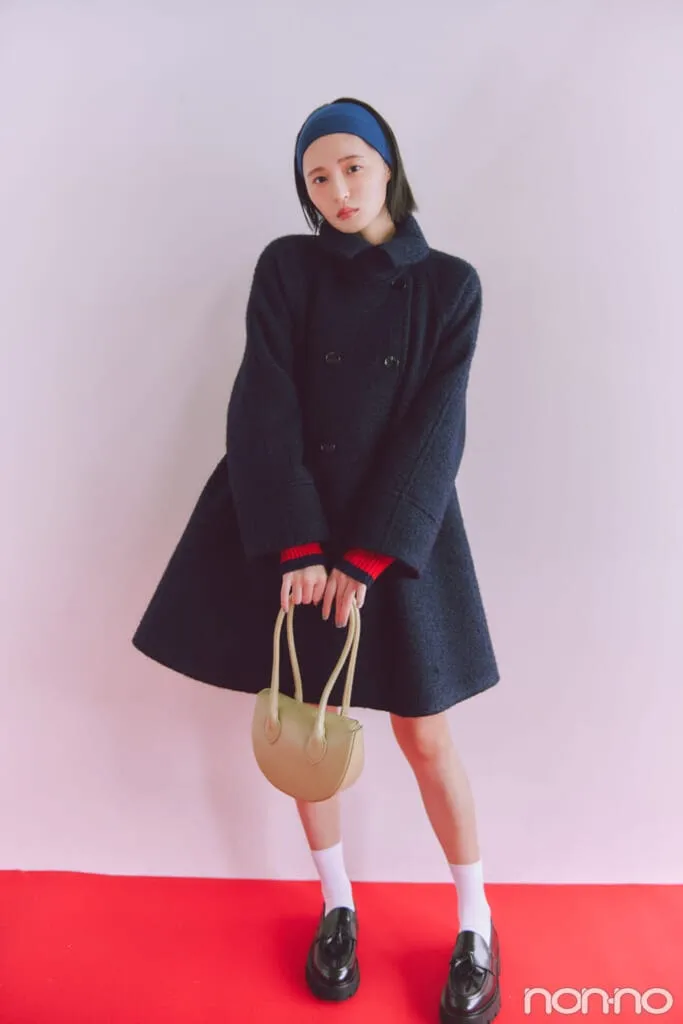 遠藤さくらが着こなす大学生の一週間コーデ 木曜日のAラインコートコーデ