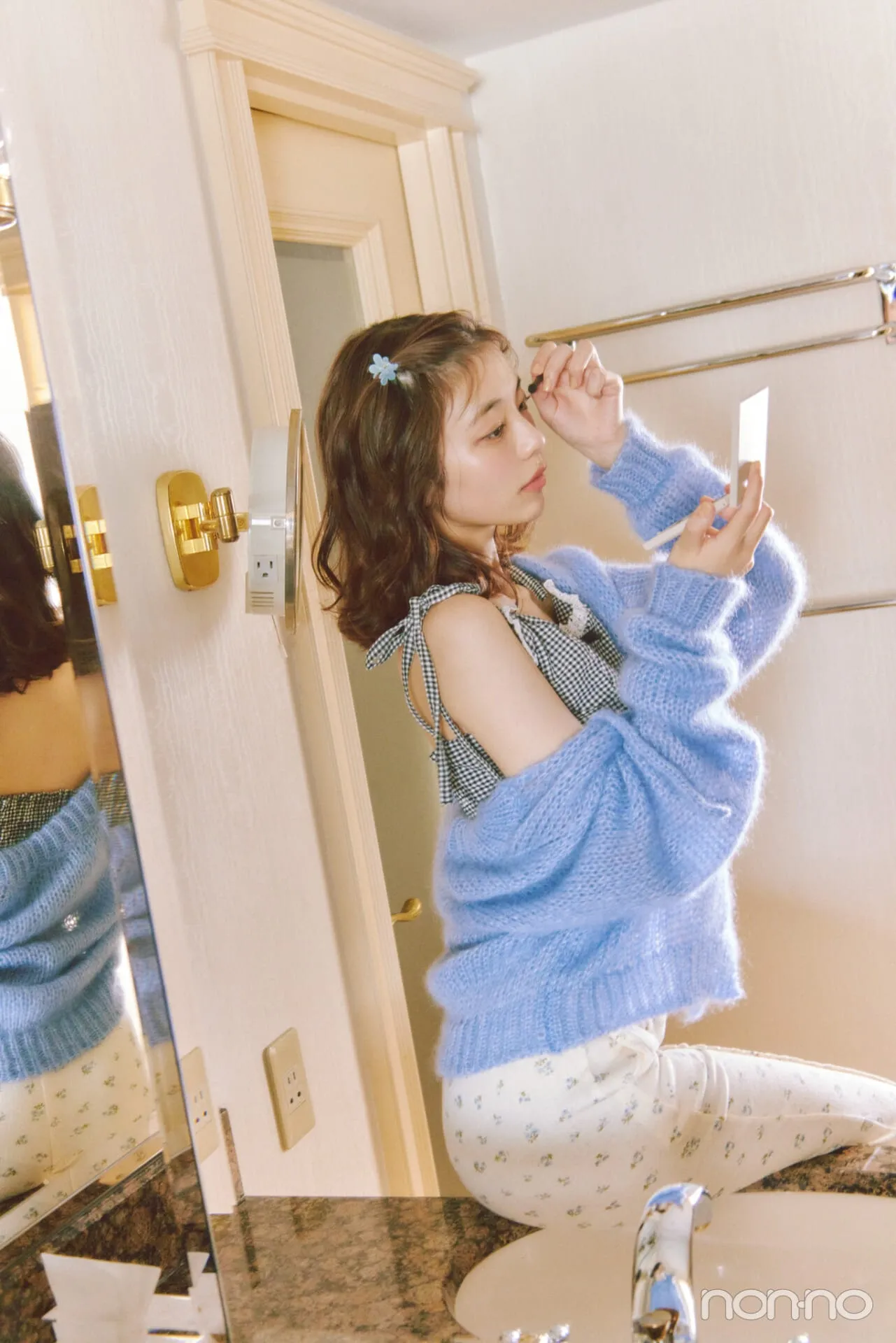 菊地姫奈の大学生の一週間コーデ 日曜日のニットスタイル