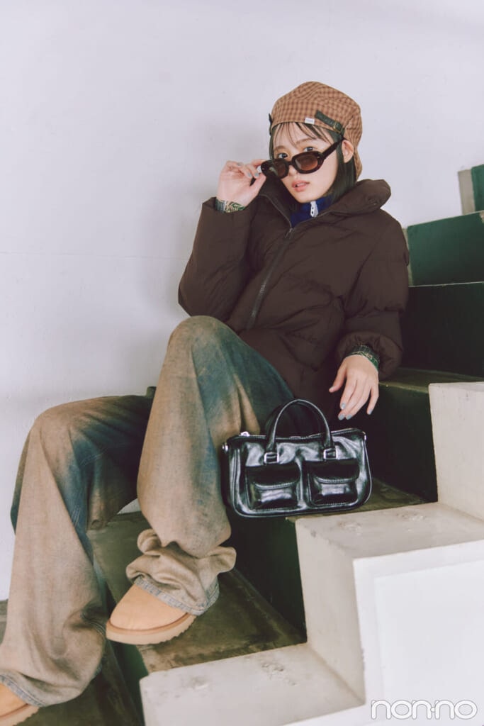 パデットブルゾンを着た遠藤さくらの全身