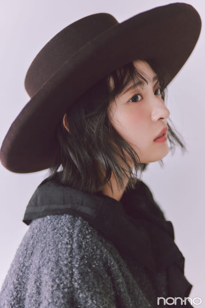 帽子をかぶった遠藤さくらの寄り