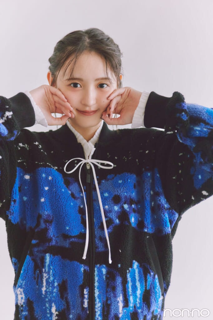 夜景プリントのファーブルゾンを着た遠藤さくらの寄り