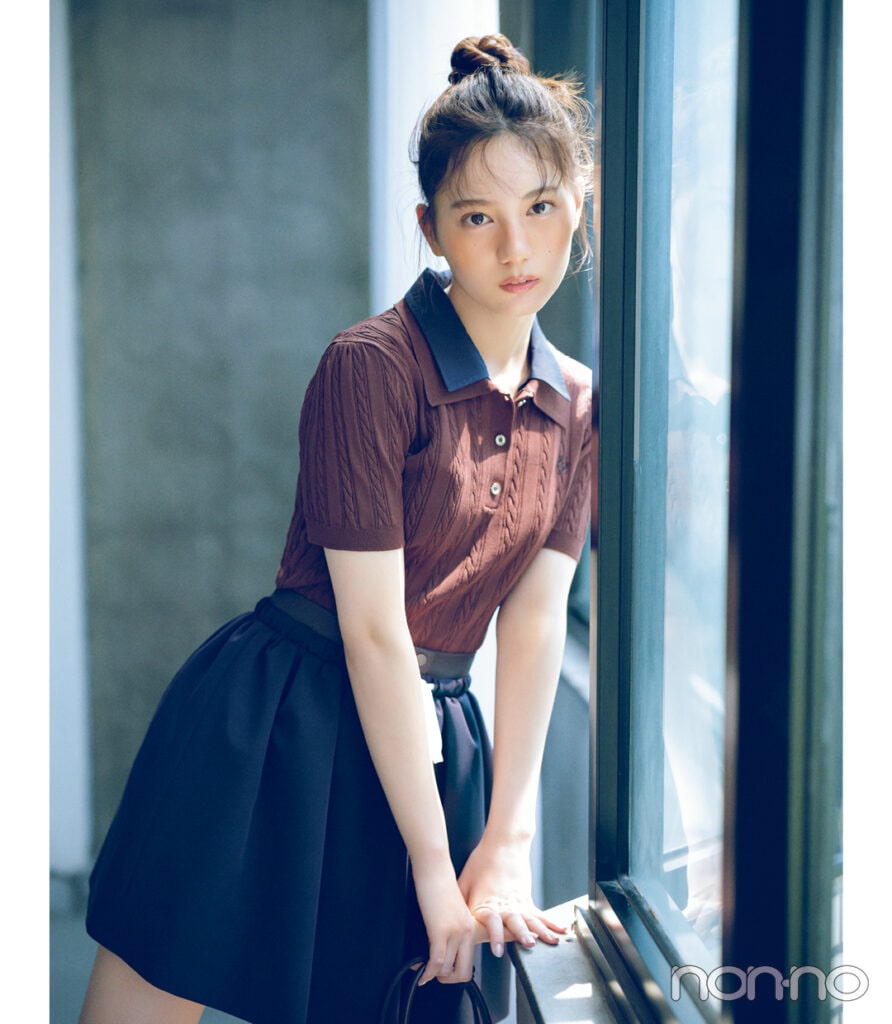 ブラウンのポロニットコーデ