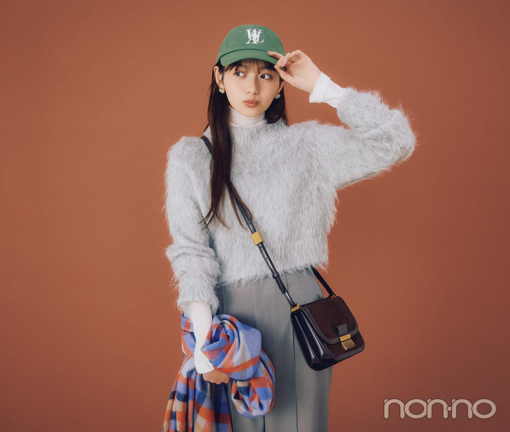 リリー ブラウンのラメシャギーニットプルオーバー着回しコーデ4