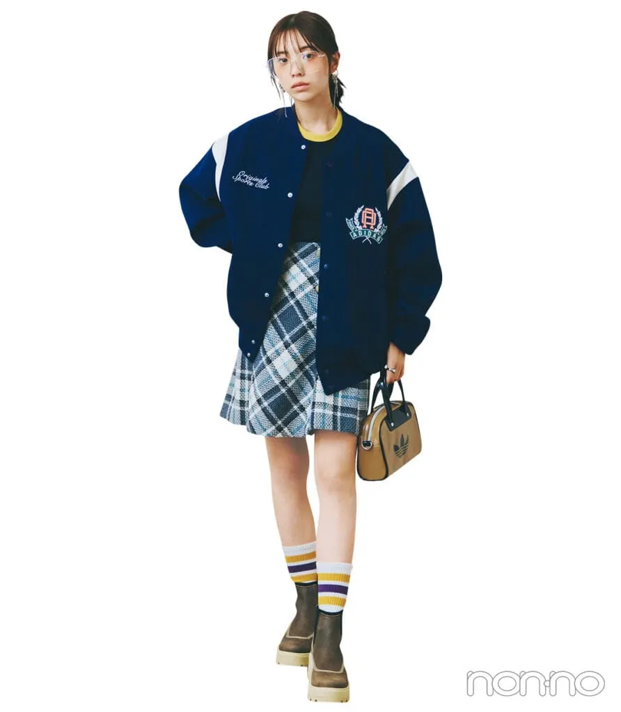 菊地姫奈の大学生の一週間コーデ、火曜日のミニスカスタイル