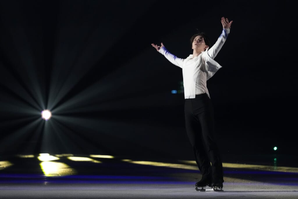 ファンタジーオンアイスで演技する中田璃士