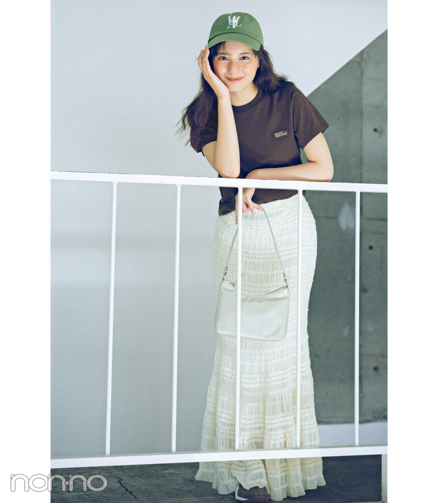 ブラウンのTシャツコーデ