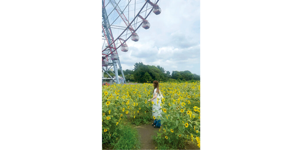 黄色を引き立たせるシンプルコーデでパシャリ（心結さん・大学1年）
