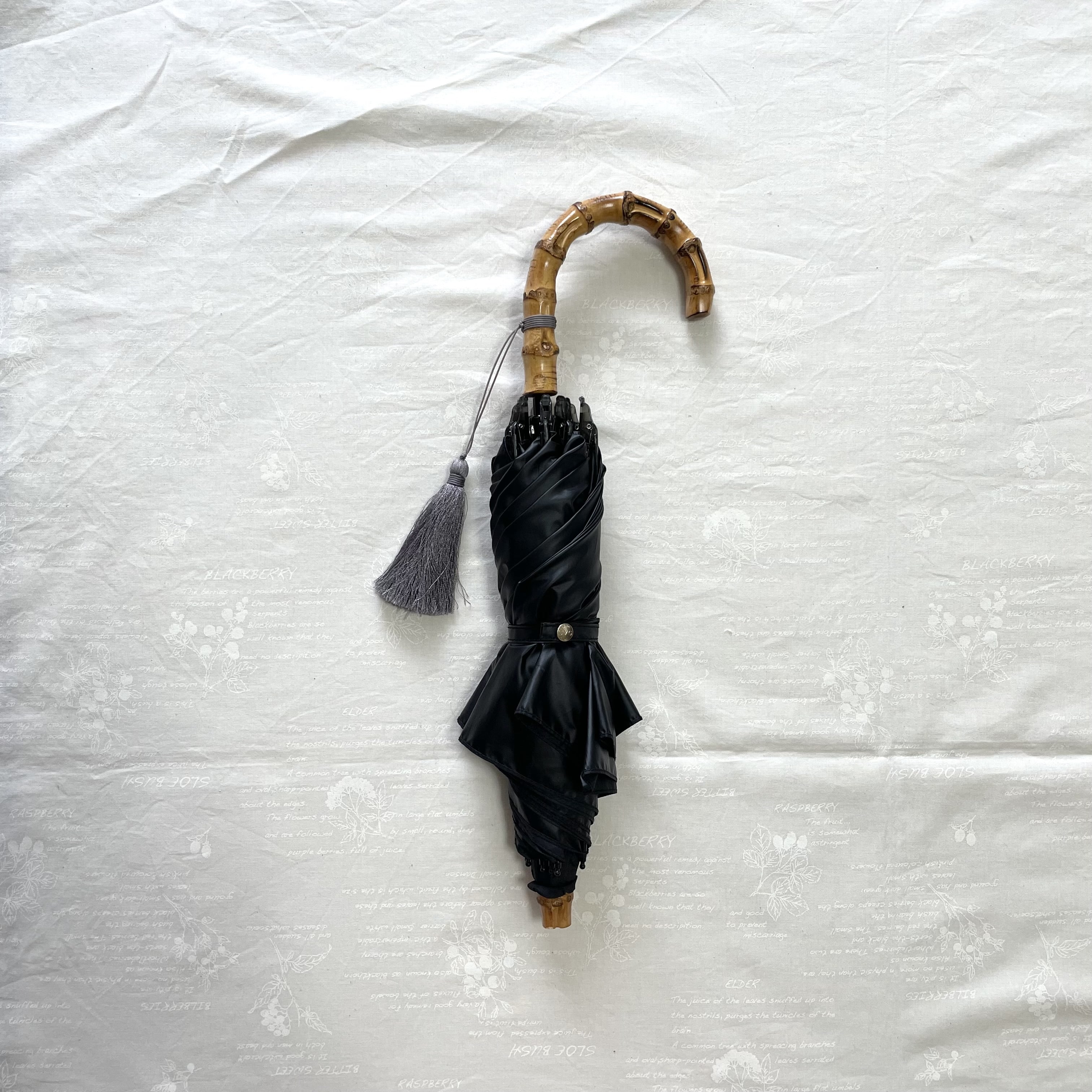 UVO（ウーボ）　折りたたみ傘　２段式　閉じ方②