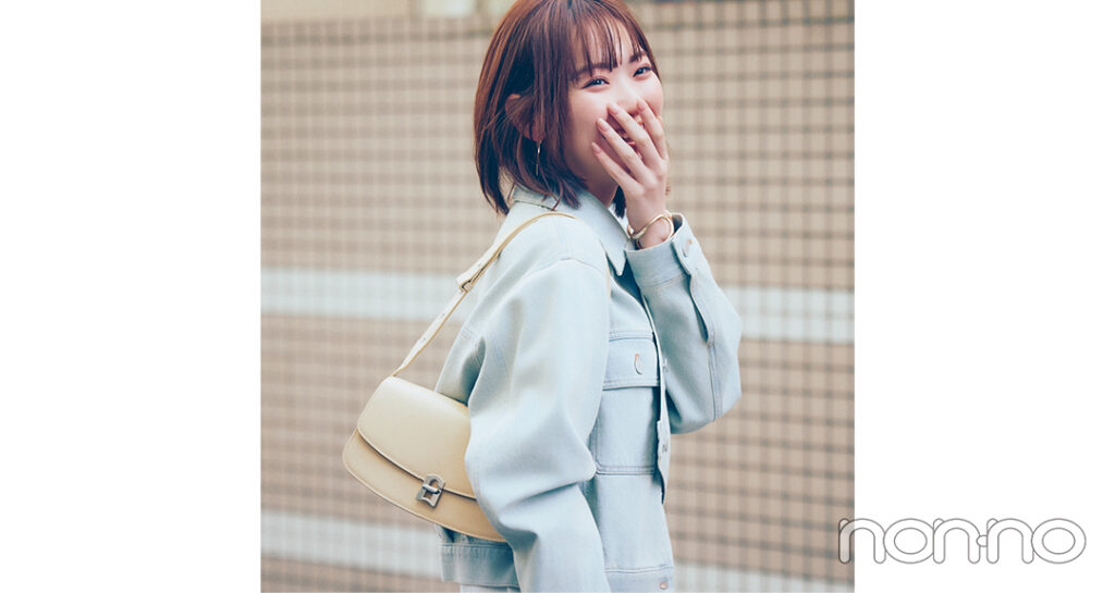 先輩とドライブする日のスペースをとらない小さめバッグ