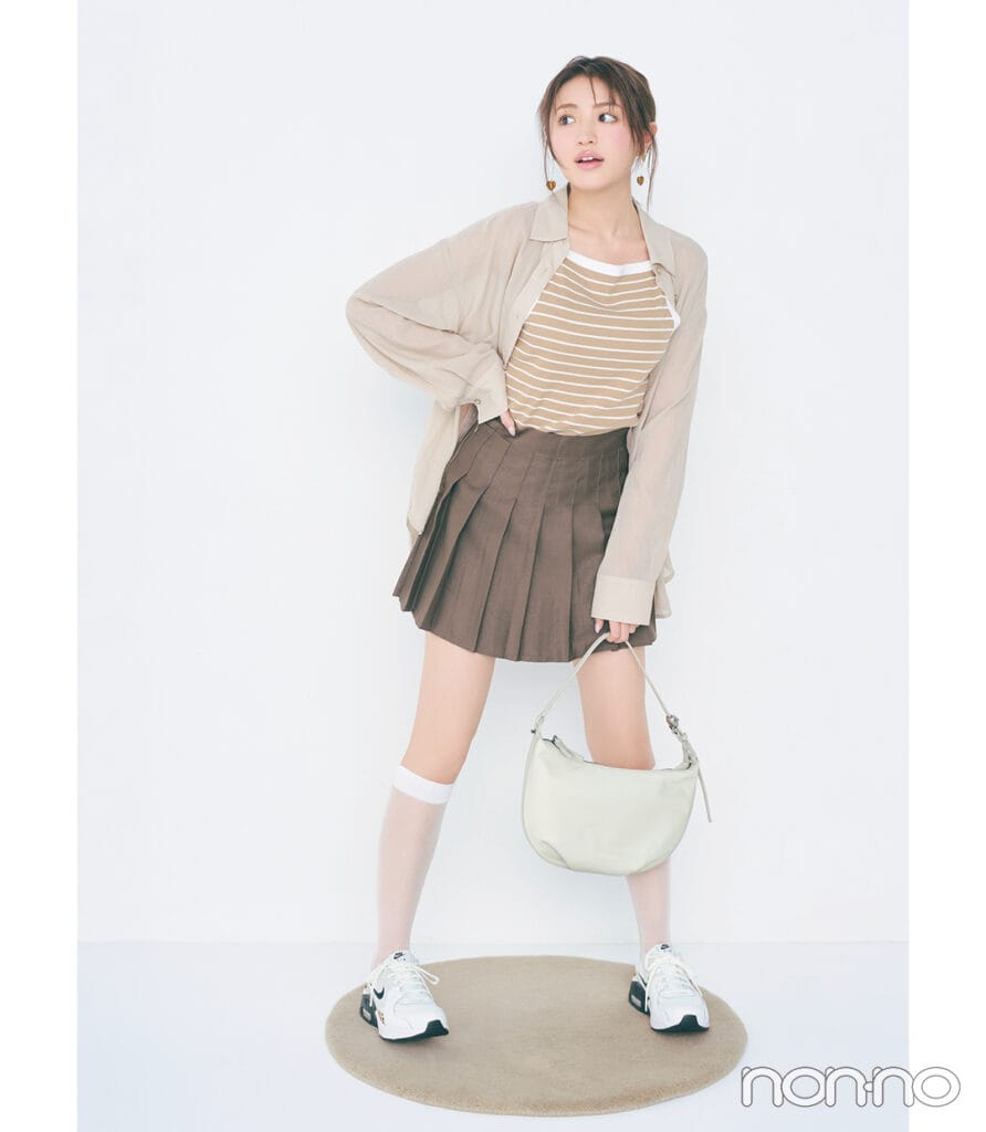 香音の茶髪に似合うベージュコーデ2