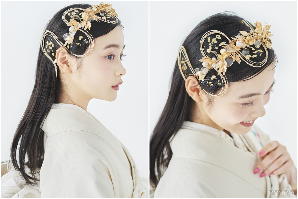 髪をおろして髪飾りをつけた横顔を上からアップ　成人式ロングヘアアレンジ