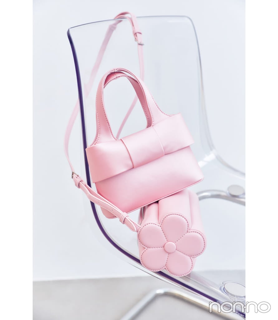 CHARLES & KEITH のピンクバッグ