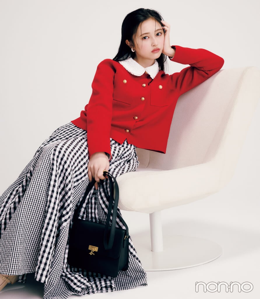 井上和の赤カーディガンコーデ1