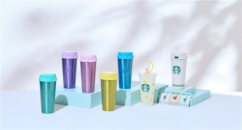 スタバの夏新作集合カット