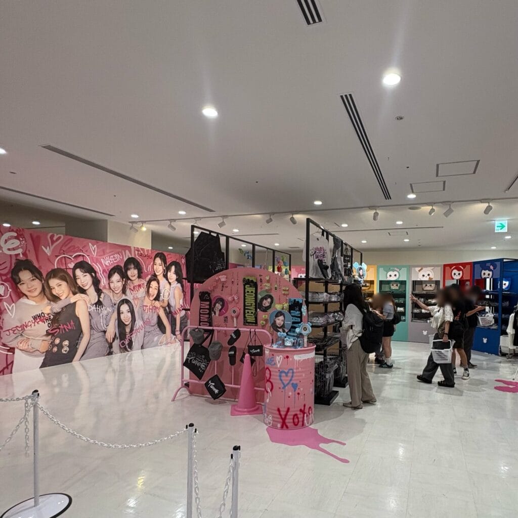 ポップアップストアを広角で撮影した写真