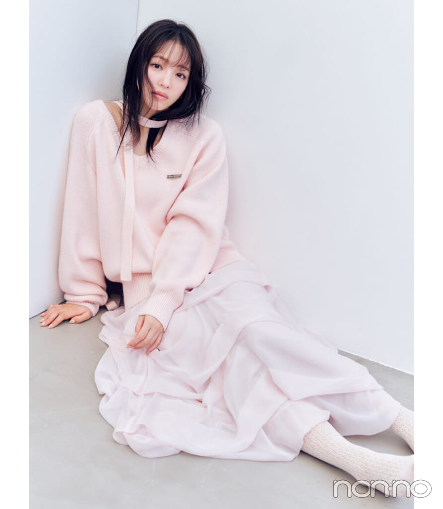 横田真悠の大人っぽいピンクコーデ　バルーンスカート