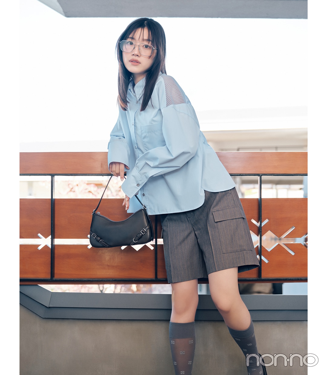 春ボトム「カーゴハーパン」を着る佐々木美玲